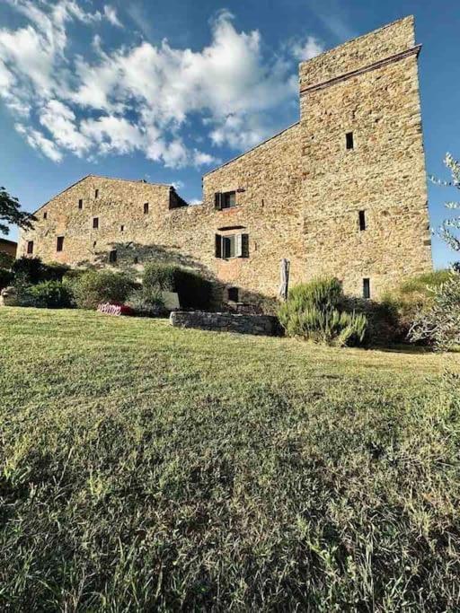 Medieval Tower In Umbria With Swimming Pool Сasa de vacaciones