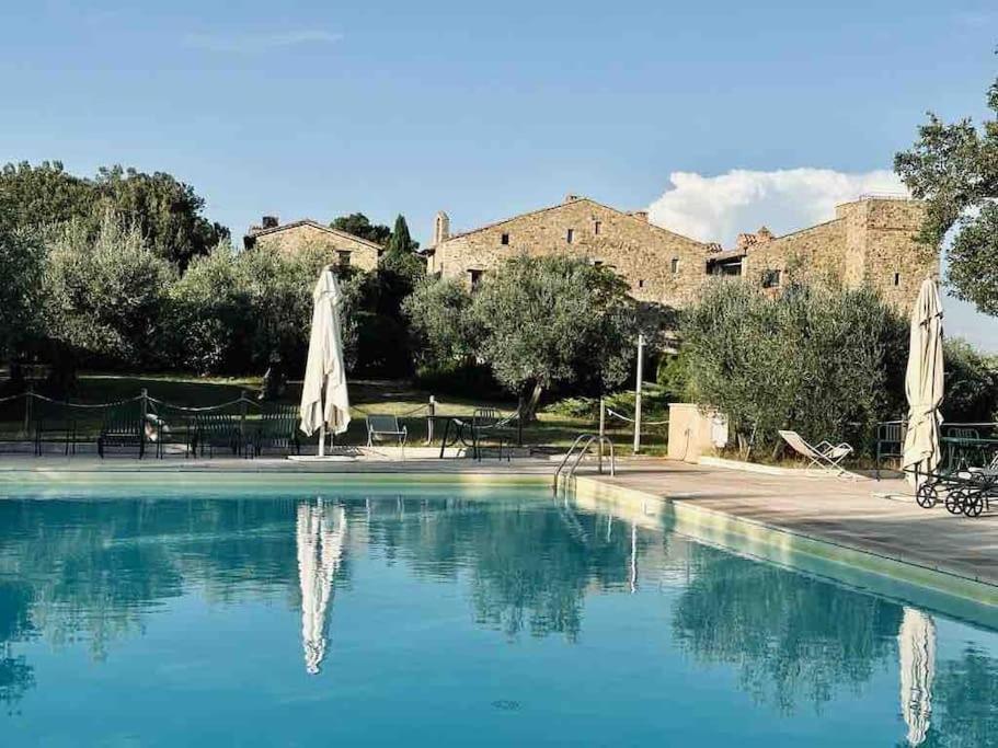Сasa de vacaciones Medieval Tower In Umbria With Swimming Pool *